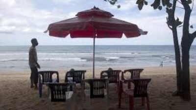 Pantai Eksotis Indonesia Kembali Dipadati Turis di Akhir Tahun